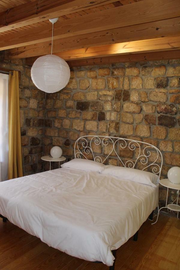 Hostal La casa de la Petra Quintanar de la Sierra Exterior foto