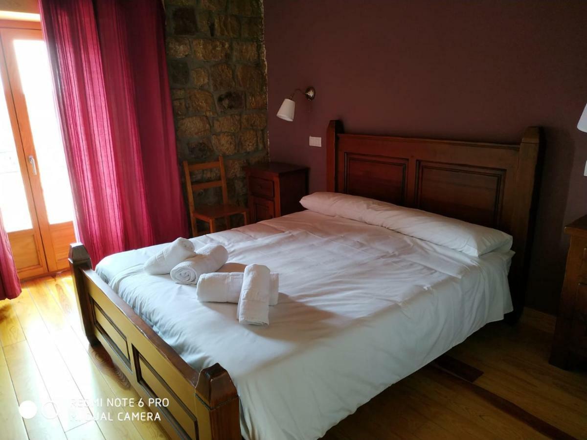 Hostal La casa de la Petra Quintanar de la Sierra Exterior foto